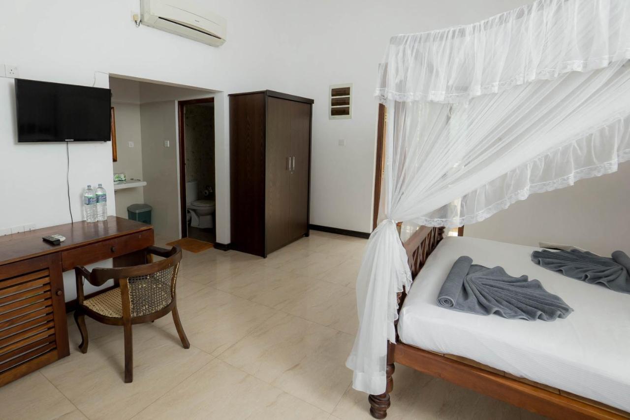 Hotel Neptune Bay Unawatuna Beach Buitenkant foto