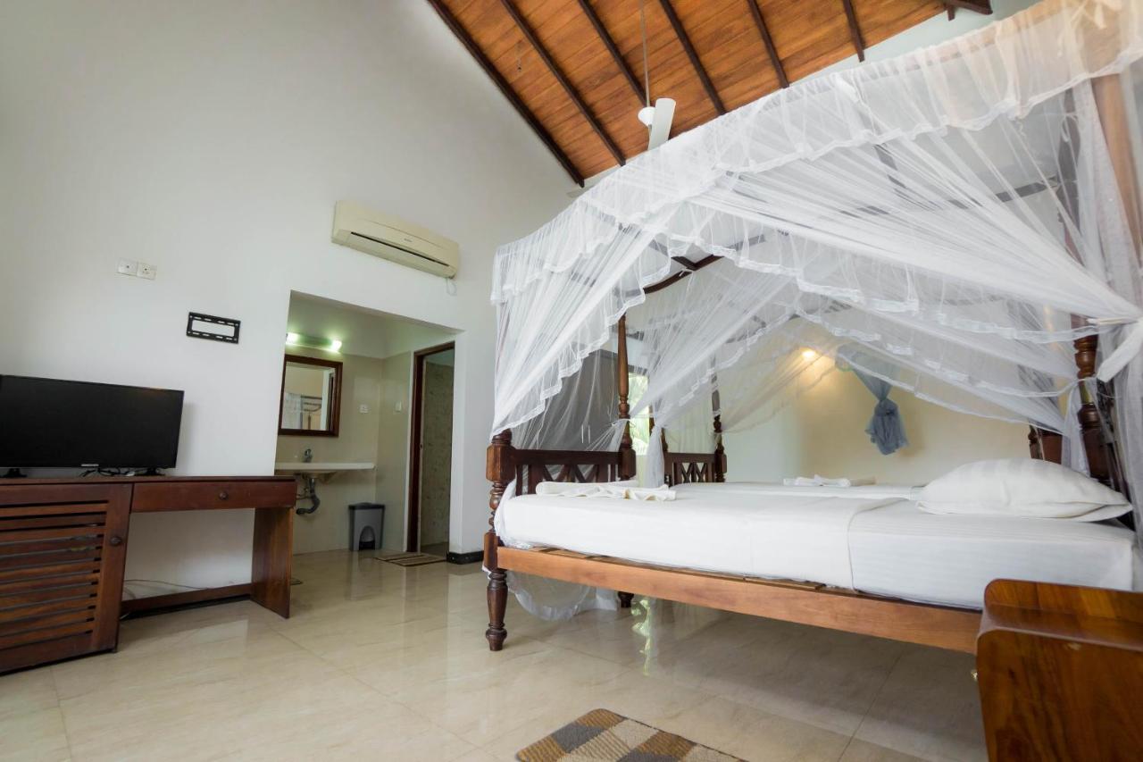 Hotel Neptune Bay Unawatuna Beach Buitenkant foto