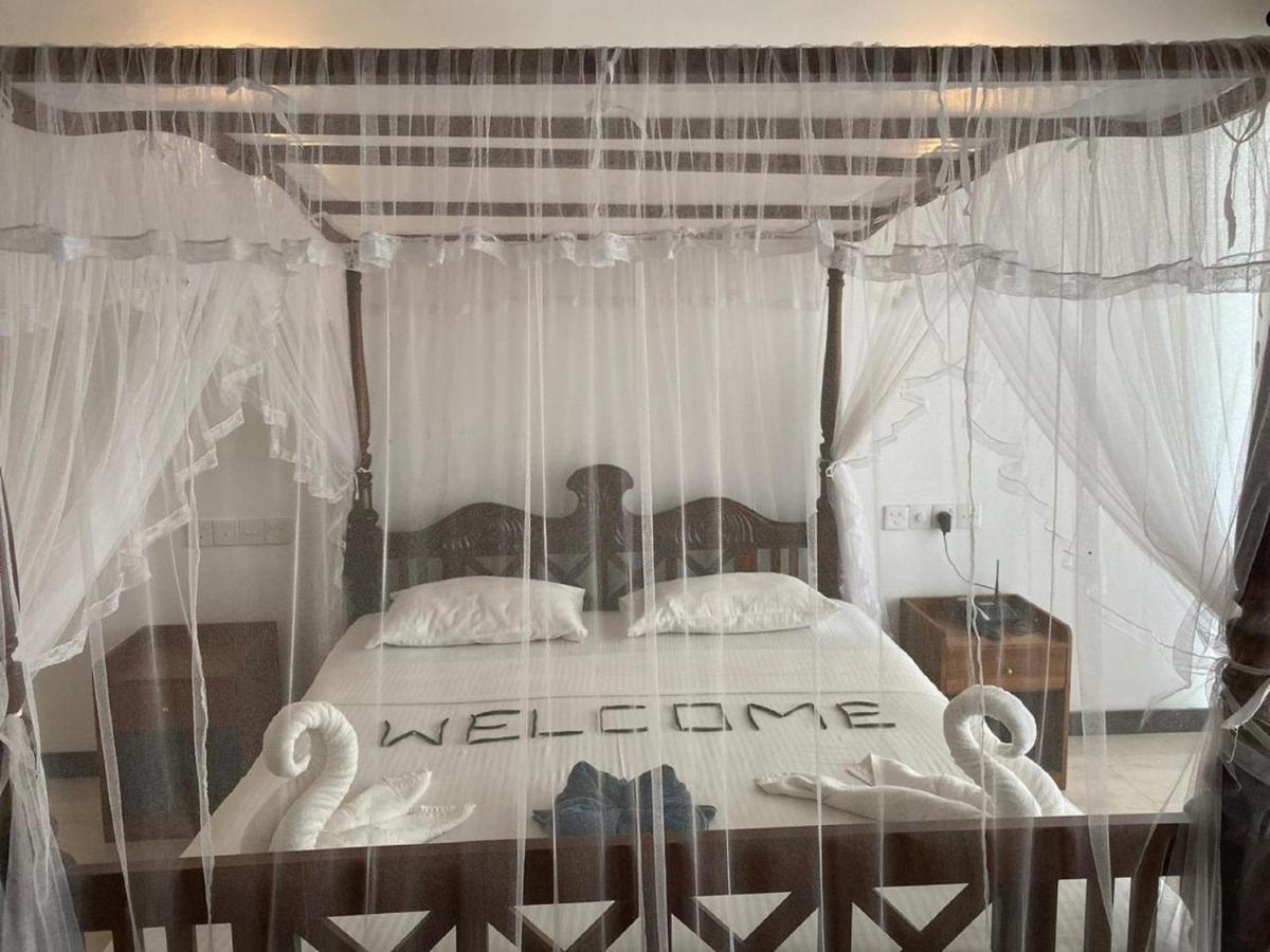 Hotel Neptune Bay Unawatuna Beach Buitenkant foto